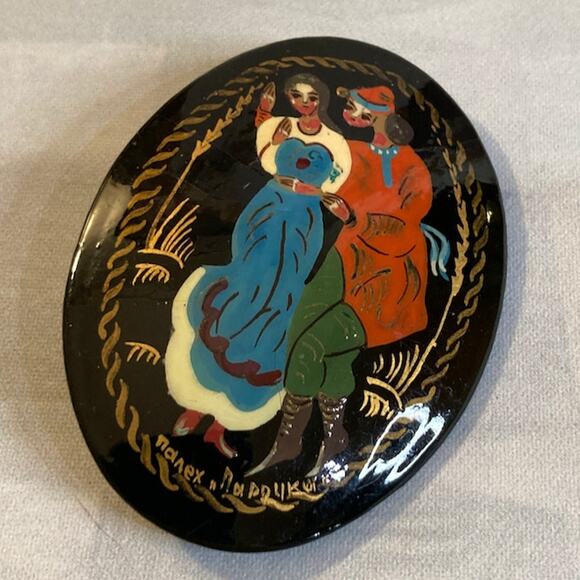Vintage Hand-Painted and Signed Palekh Russian Wood & Black Lacquer Brooch EUC - Picture 1 of 4